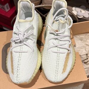adidas Yeezy Boost 350 V2 Size 6